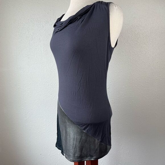 Sleeveless Gray Silver and Black Top Size M EUC - Picture 4 of 5